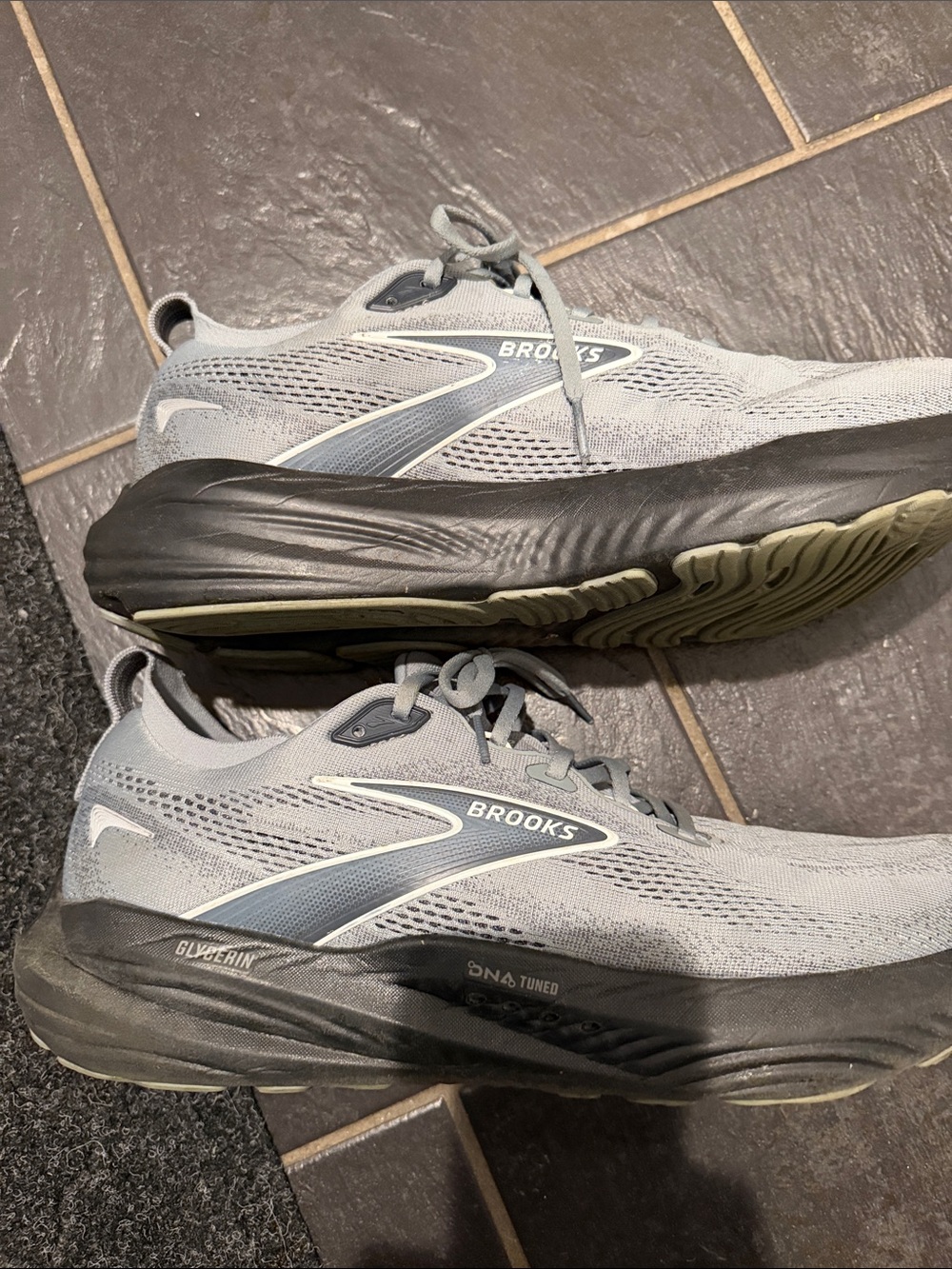 Brooks Men's Light Gray and Black Running Shoes